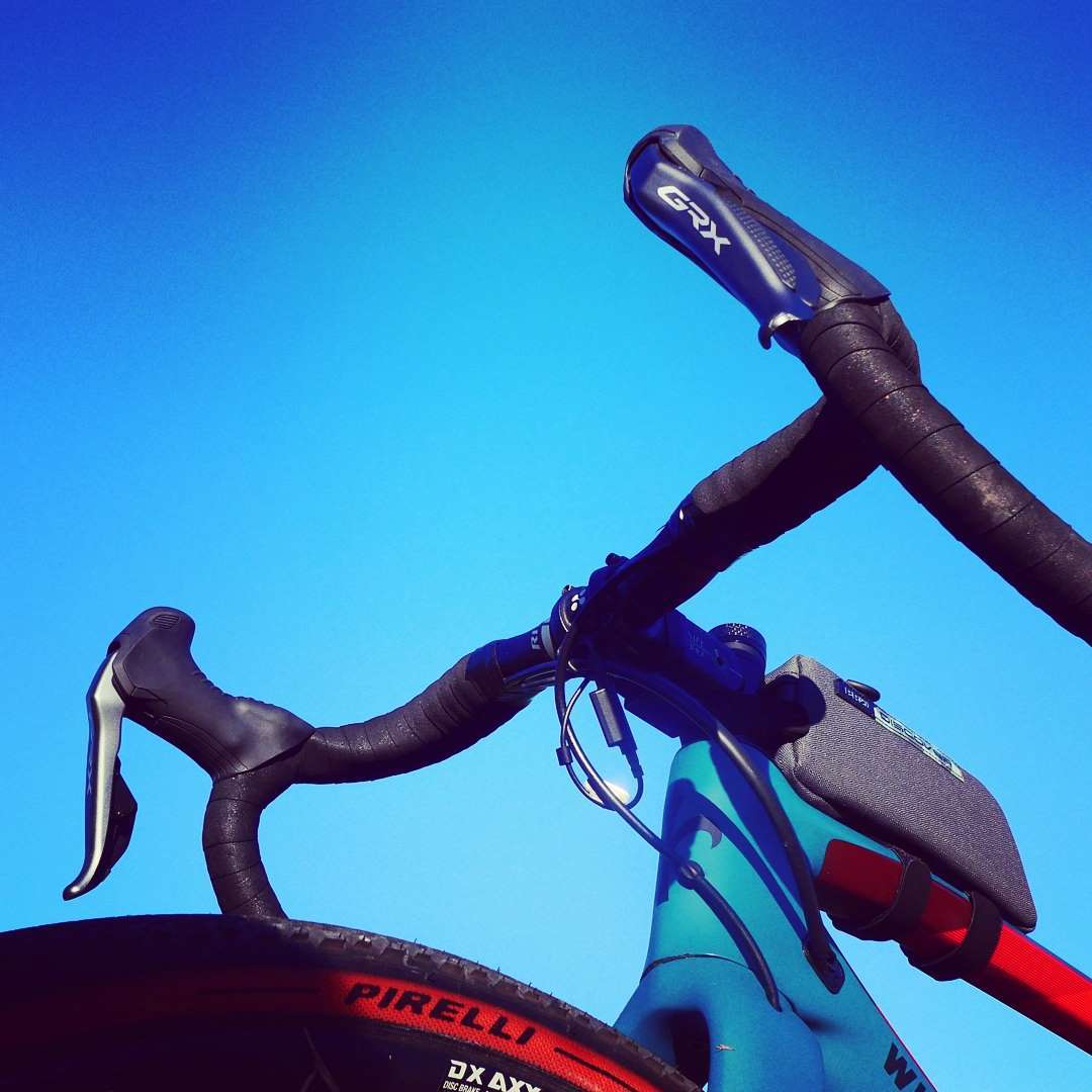 Coming soon test GRX Di2 😎😎 #bici #bicicletta #bicycle #bicyclelife #cycling #cyclinglife #elessarbicycle #rideshimano #shimano #shimanogravel #gravelbike #gravel #pirellivelo #pirelligravel #redshiftsport #shimanogrx #redshiftsports #shimanogrxdi2